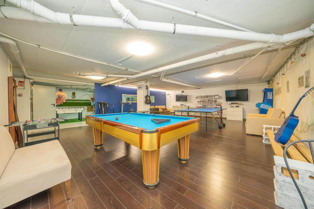 Shared lounge/TV area