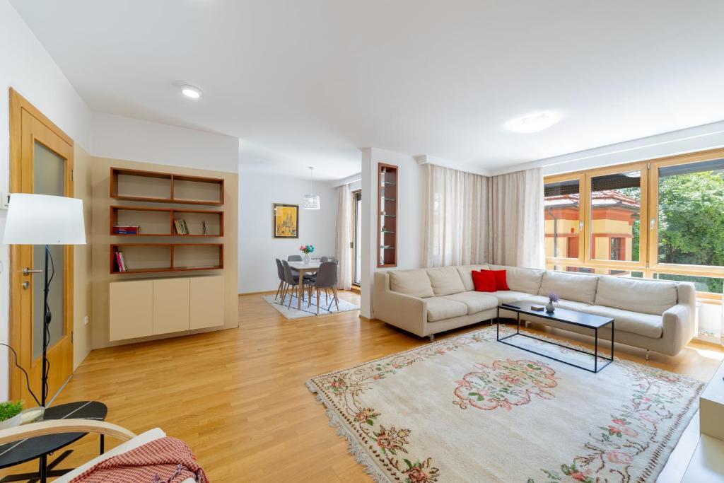 Skenderpasina Skyline 2-bedroom apartment with balcony - 4