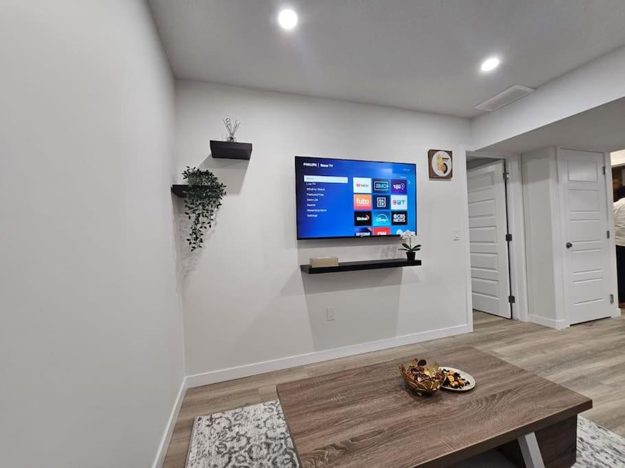 Parkside Basement Suite, Edmonton