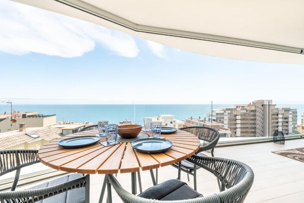AMAZING SEA VIEWS - The Wave II, Pool and Sea View, Fuengirola