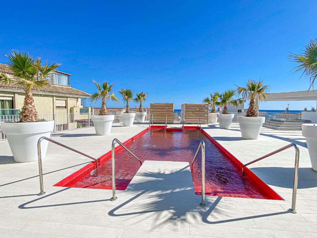 AMAZING SEA VIEWS - The Wave II, Pool and Sea View - 2