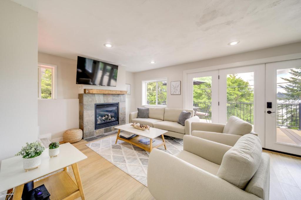 Tree-Lined Hayden Home with Hot Tub and Lake Views!, Hayden