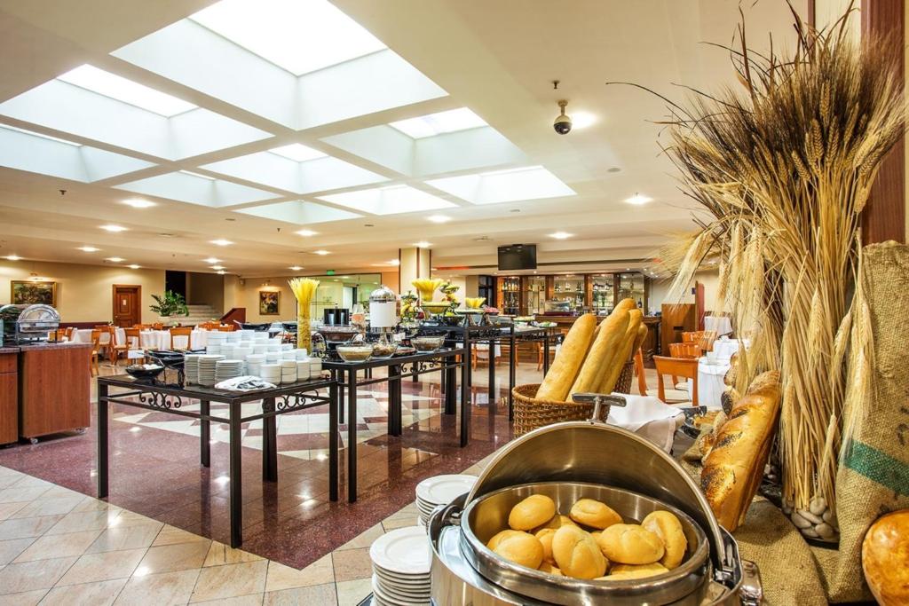 ラマダ バイ ウインダム ソフィア シティ センター - Dining image