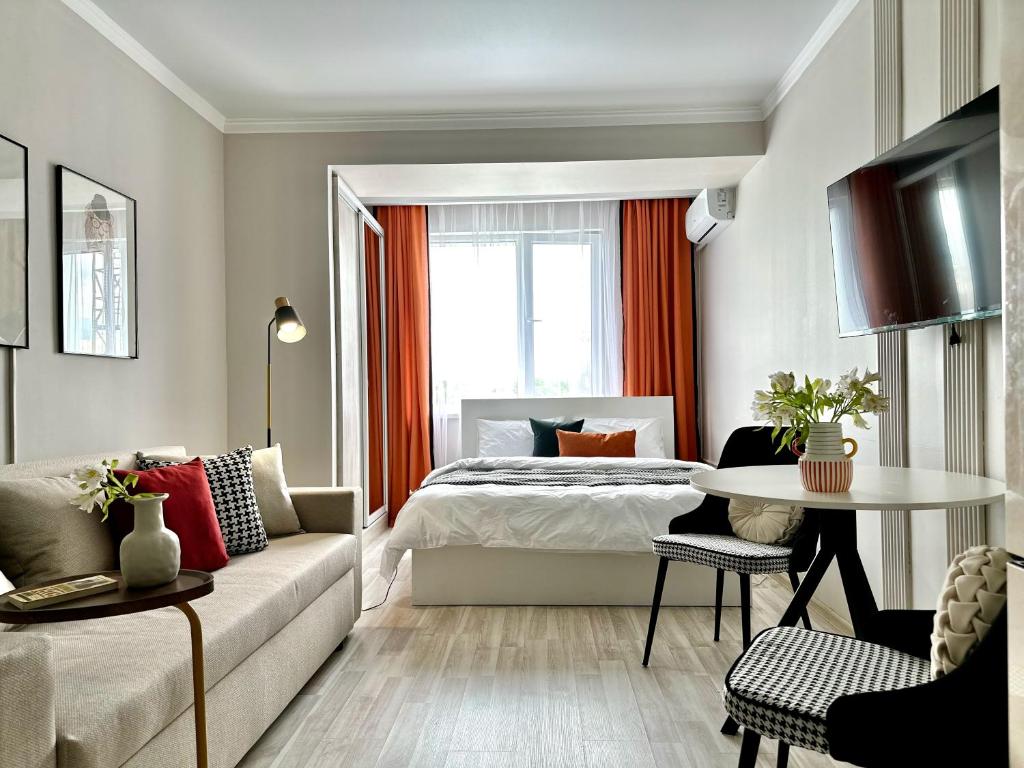 Студия ДЭНДИ с видом на горы, Almaty