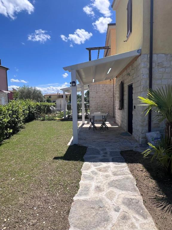 Casa Antia, nuovo bilocale con giardino in Residence con piscina - 1