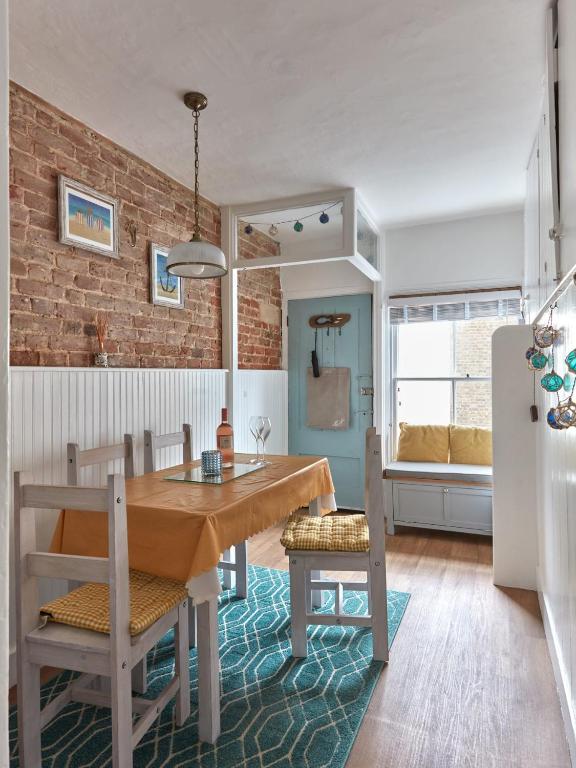 Gone Adrift by Coaste, Kent