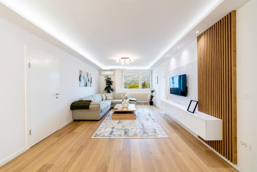 Old Town Heaven 3-bedroom apartment with balcony - 5