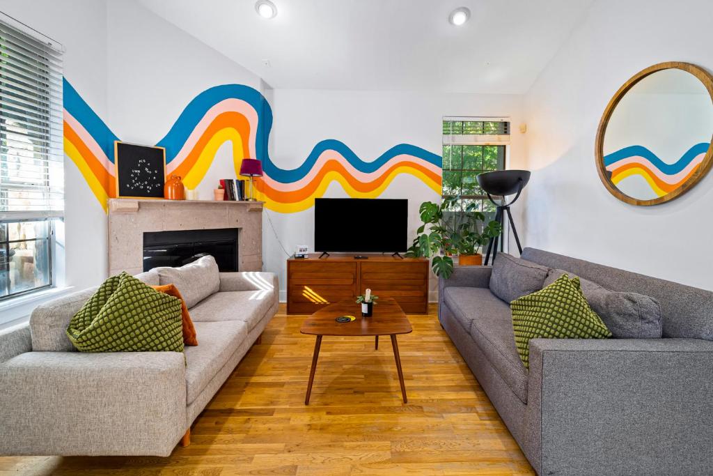 Groovy SoCo Stay, Walk to Shops, Eats & Bars, Austin
