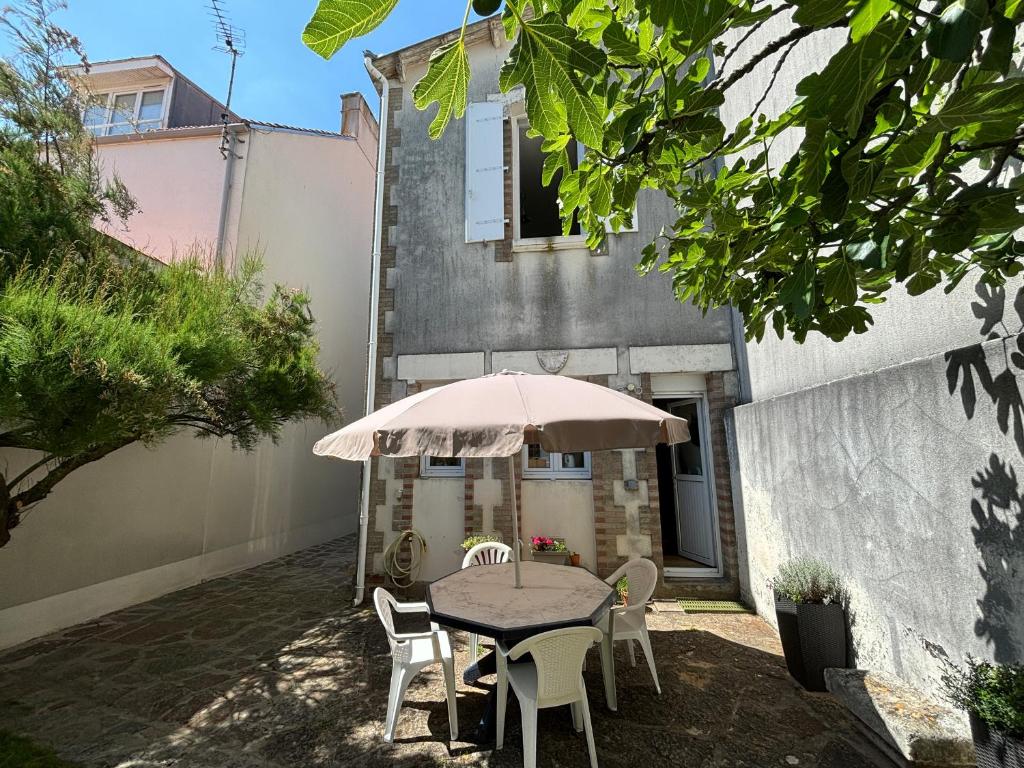 Maison 2 Chambres aux Sables-d'Olonne, à 100m de la Plage et du Marché Arago - FR-1-197-586 - 4