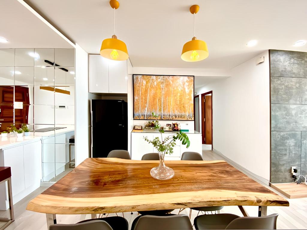 ZORO HOME Deluxe Stunning-View Condominium Danang Center