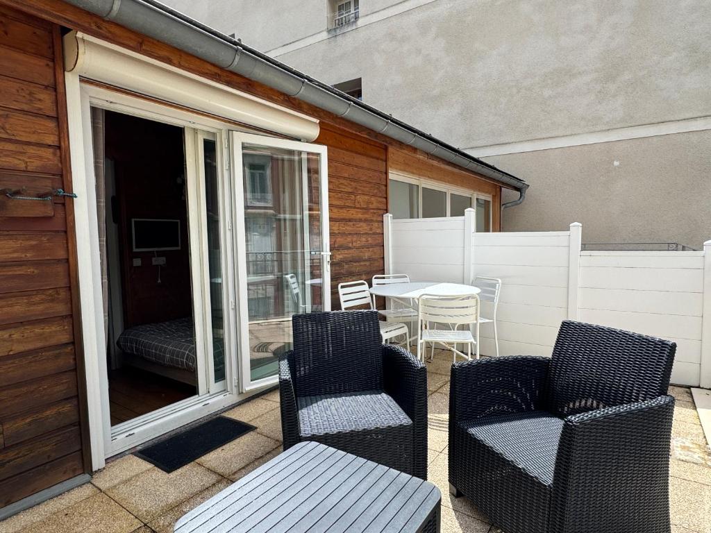 Place de la Mairie. Joli T2 4P - Terrasse et vue. - 1