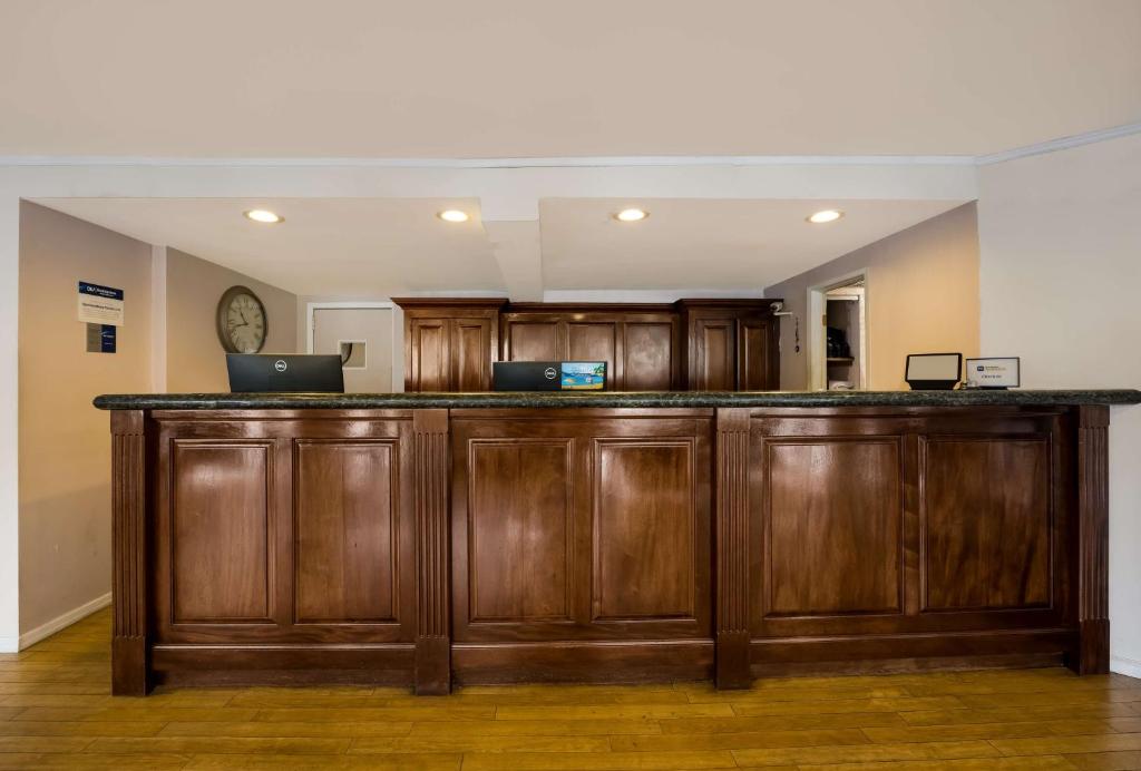 SureStay Plus by Best Western Woodbury Inn フロント・ロビー