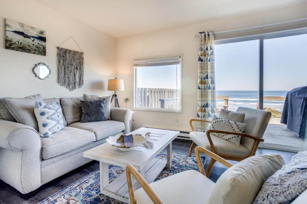 Ocean Front Duplex with Views! Dog Friendly -Surfside Cottage North, South Beach