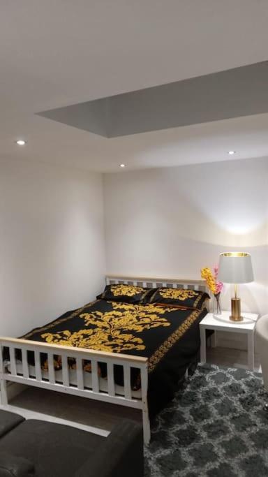 Luxurious & Stylish Flat, Access to Public Transport & Shops, Thamesmead