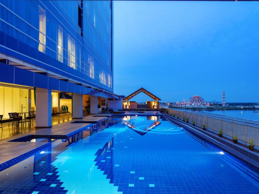 Swimming pool