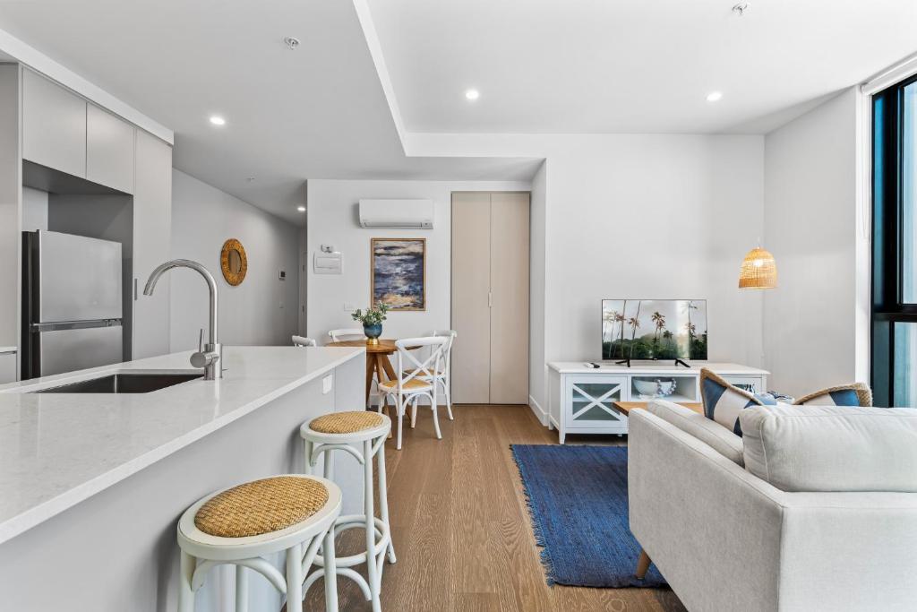 Elegant 1-Bed by Shops with Rooftop Swimming Pool, Melbourne