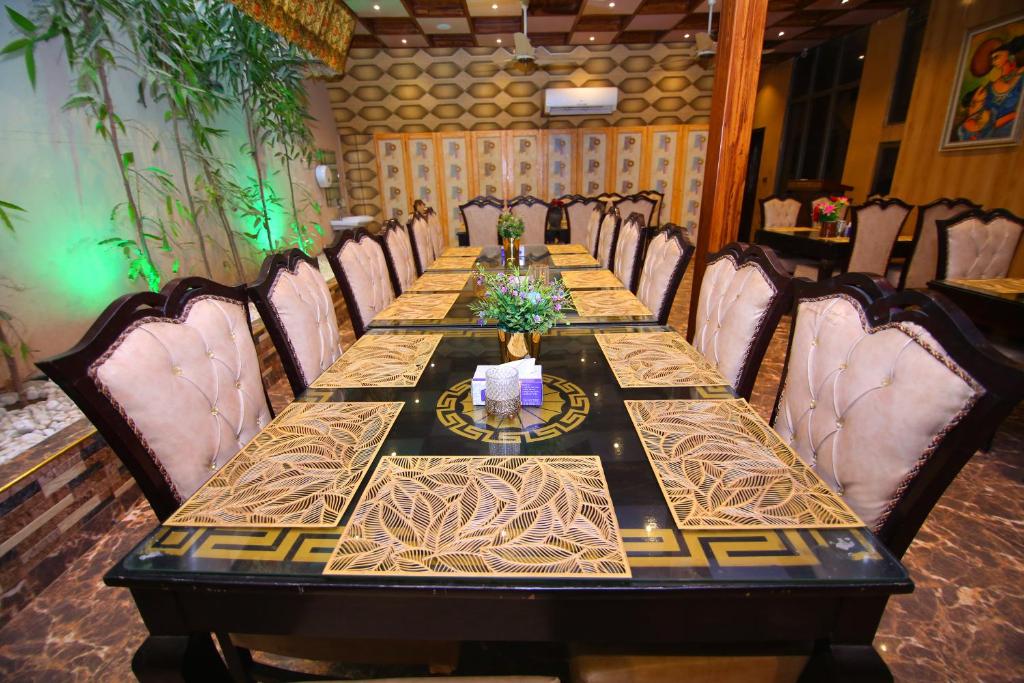 プレミア イン グランド ガルバーグ (Premier Inn Grand Gulberg) レストラン