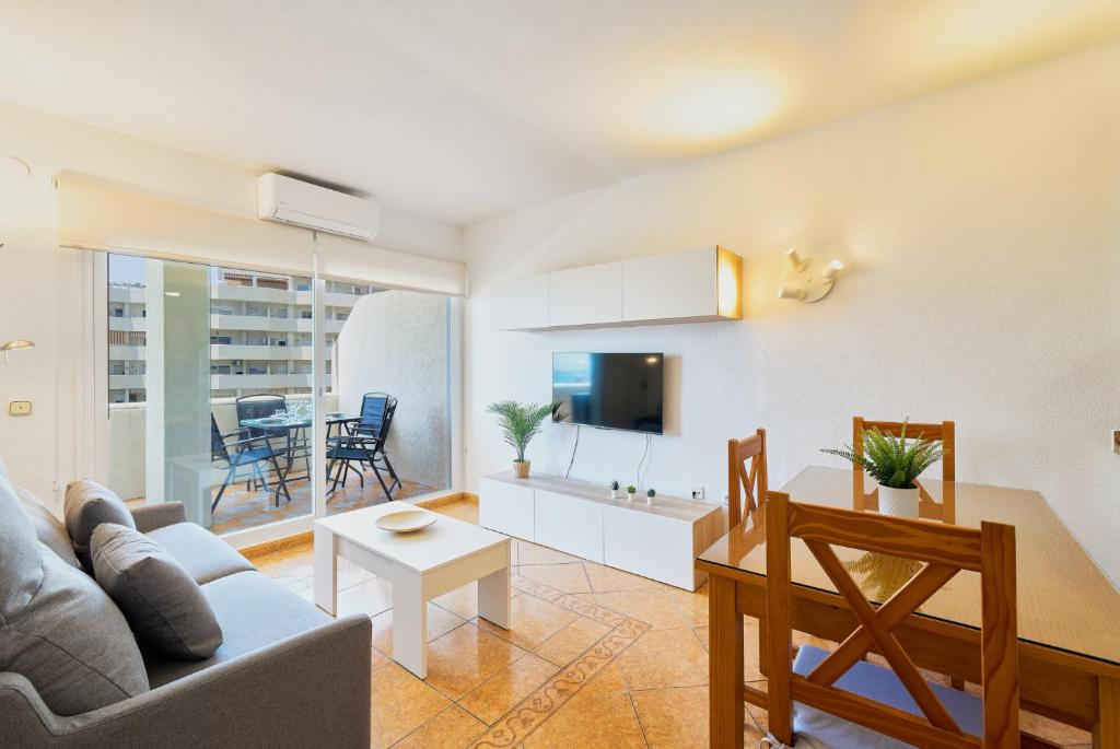 Benalbeach playa - Tu hogar frente al mar, complejo 4 piscinas - 4
