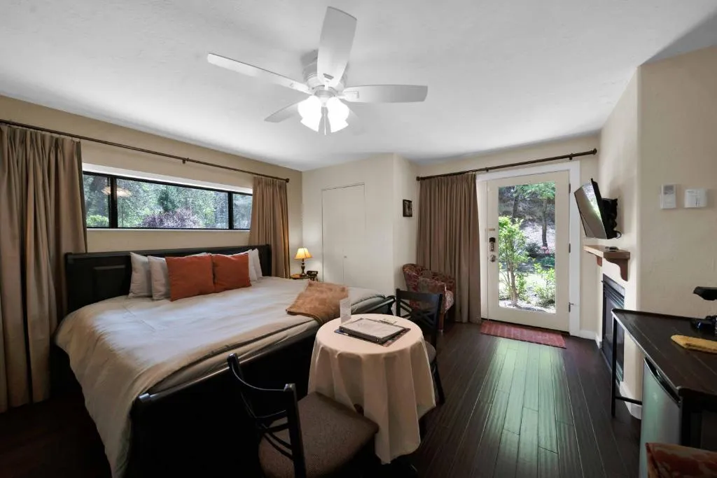 The Inn at Shasta Lake，位于莱克海德的酒店