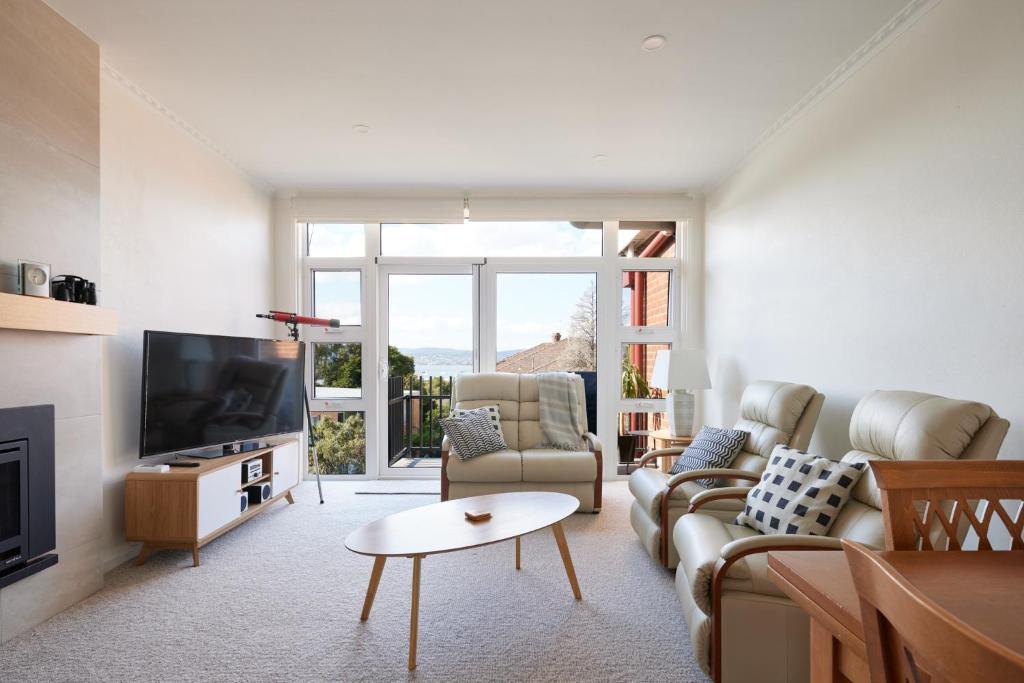 Apartment in the Heart of Sandy Bay, Sandy Bay