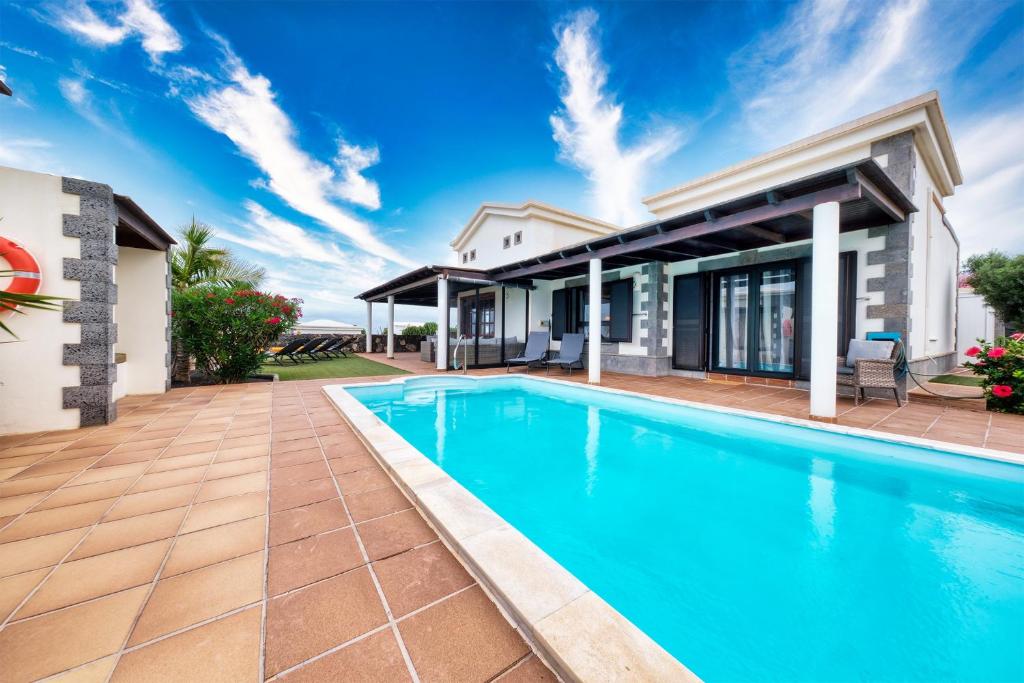 Endless Summer - Private Pool and BBQ by Lanzarote Vacation Homes, Playa Blanca