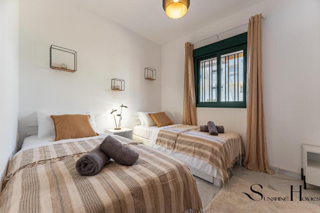 Elegant 2 Bed 2 Bath Apartment, Pool, Views, Parking - 5