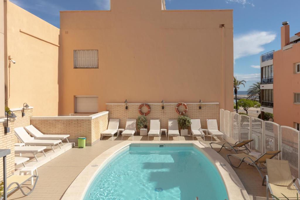 カンプリルス プラヤ ホテル (Hotel Rovira) スイミングプール