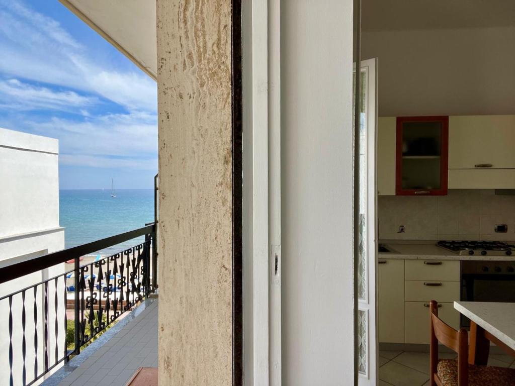 Appartemento sul Lungomare by Tempovacanza, Marina dʼAndora