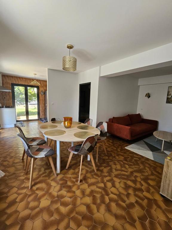 Appartement F3 meublé et équipé - 1