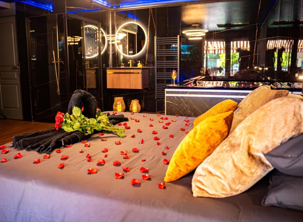 ROMANCE ROOM & LOVE - JACUZZI - PARKING - Menton - 5