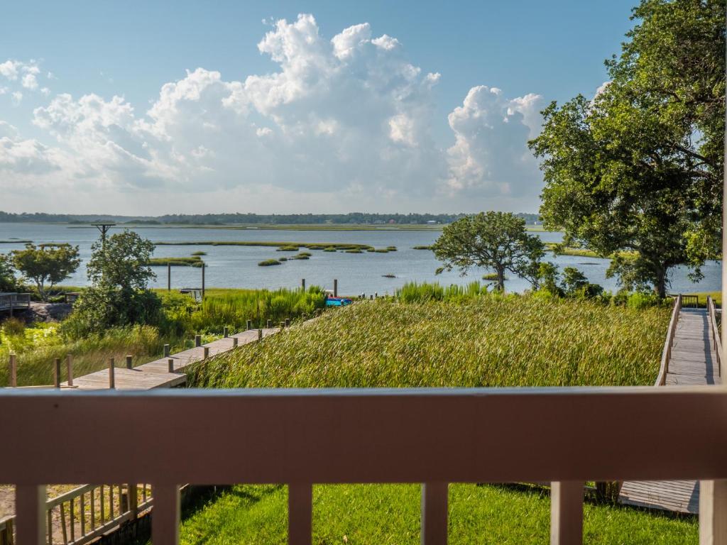 Just Another Day in Paradise, Surf City