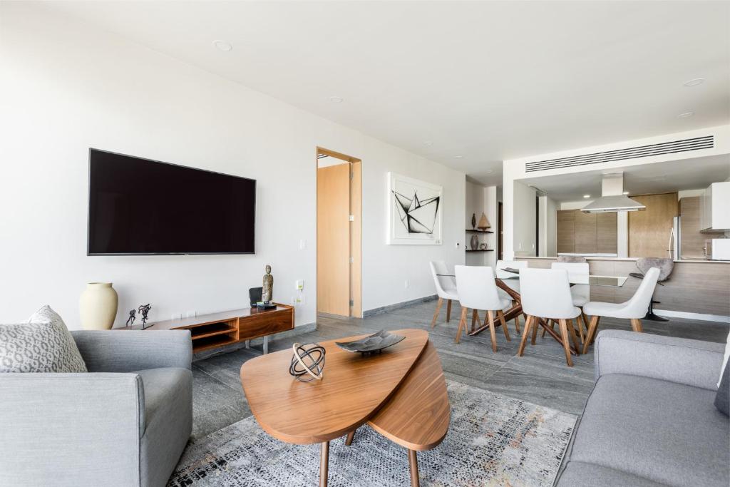 Luxury Condo of 4 Bedrooms - 3