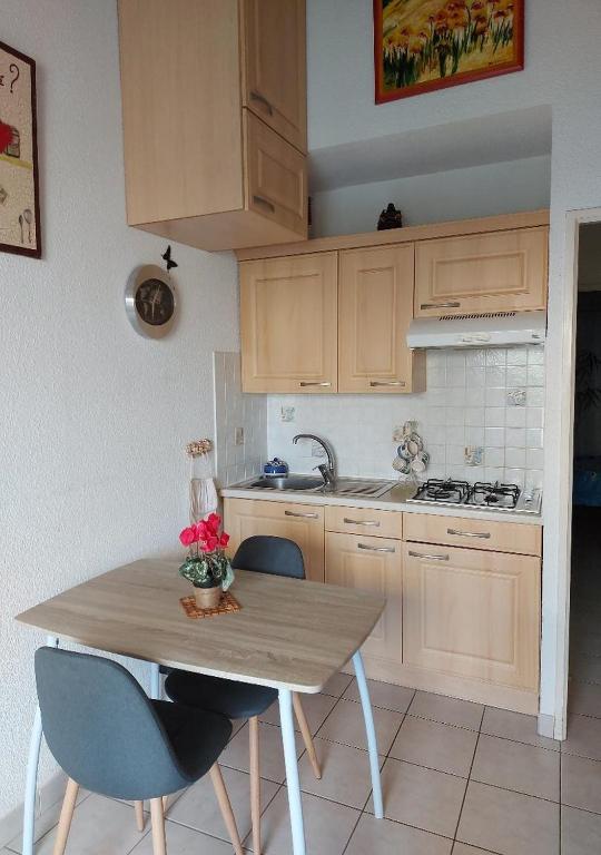 Cap d'Agde, appartement bord de mer, 50 m plage de la Roquille, climatisé et WIFI, - 2