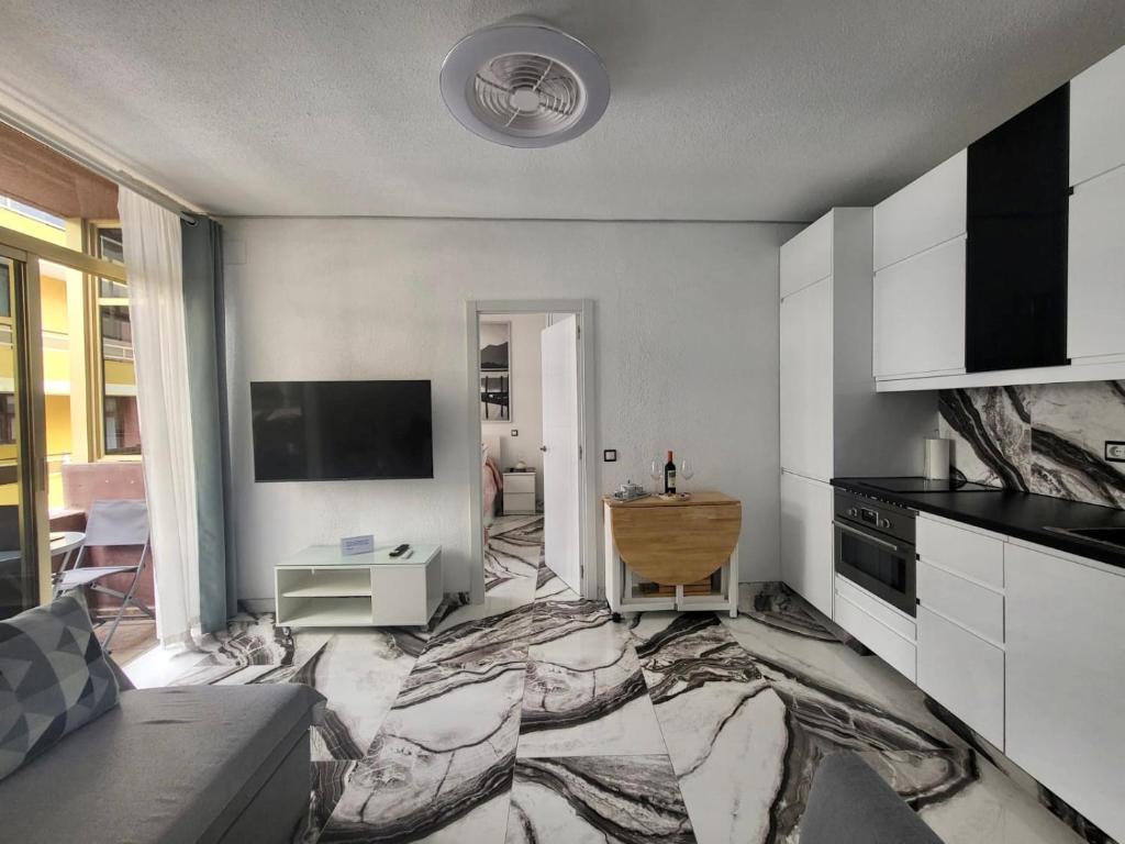 2 Bedrooms Flat + Balcony + Parking at Las Canteras Beach - 5