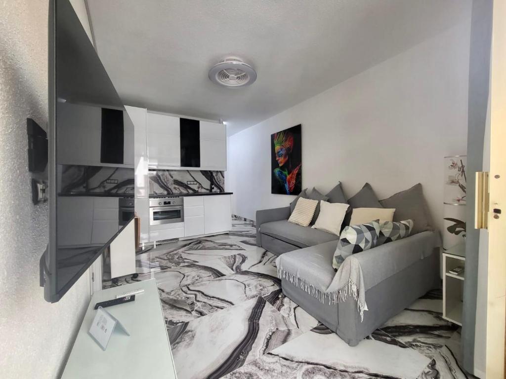 2 Bedrooms Flat + Balcony + Parking at Las Canteras Beach - 3