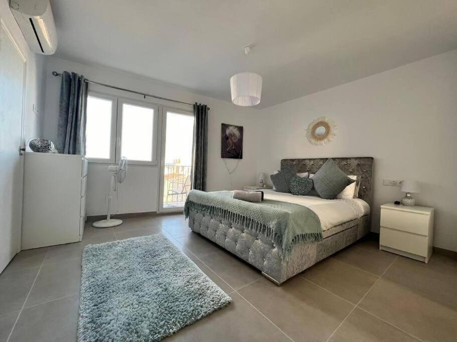 Old town luxury with mountain views - 2
