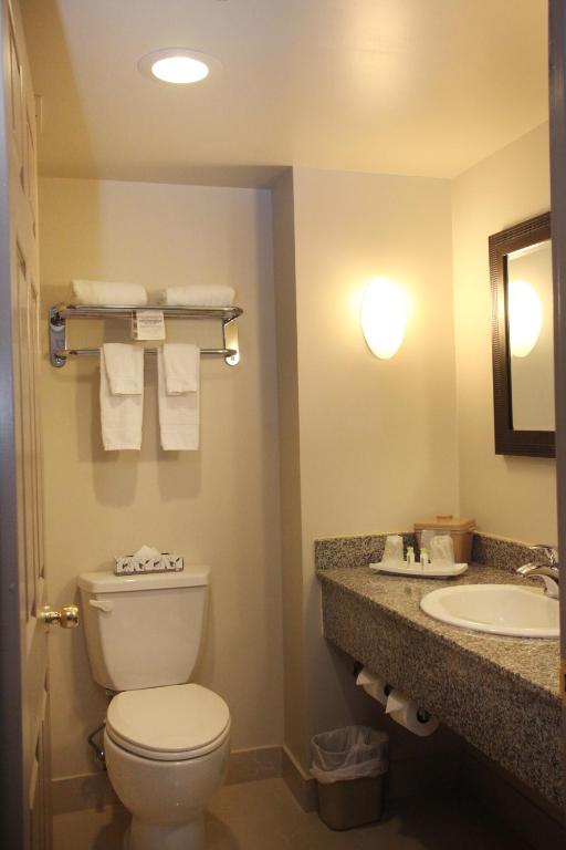 Toronto Montecassino Hotel & Event Centre Additional