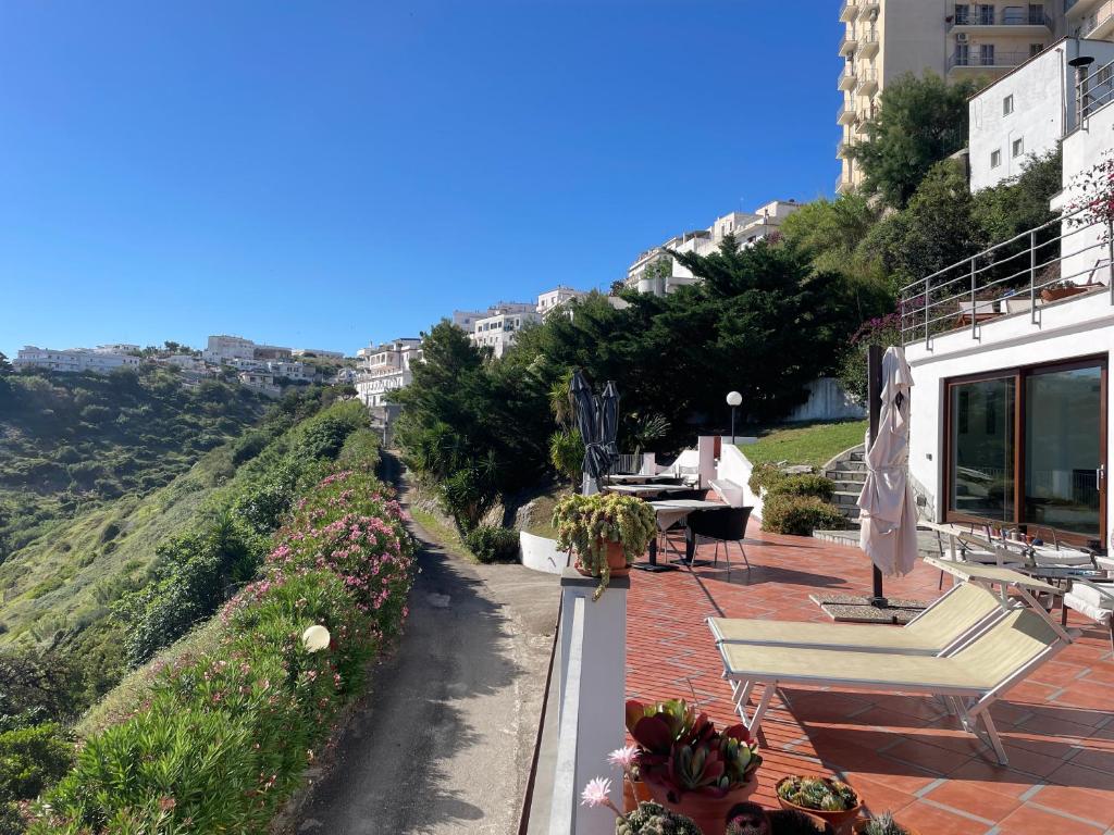 Baia Scirocco Bed and Breakfast - 4