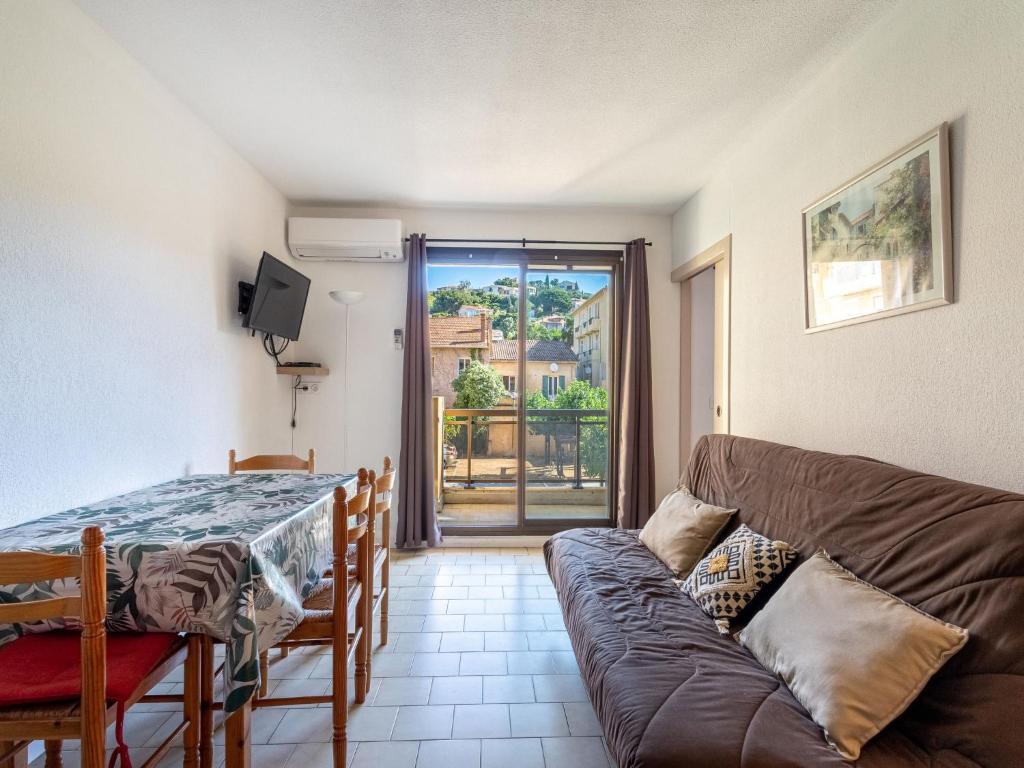 Apartment Saint James-3 by Interhome - 5