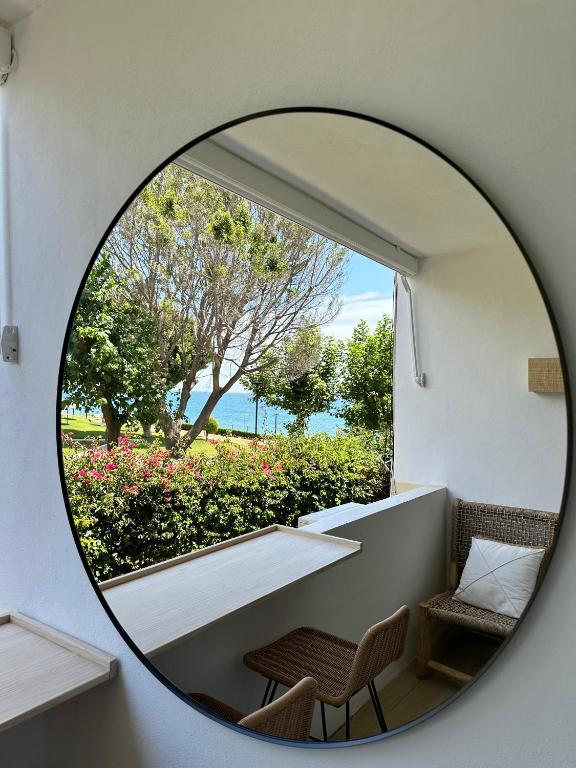 Palm Breeze Beachfront Suite - 4