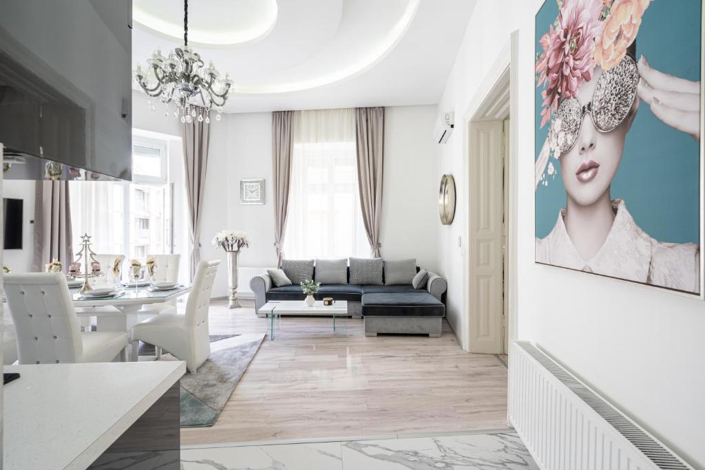 Kiraly 35 Luxury Apartment with free parking 전경