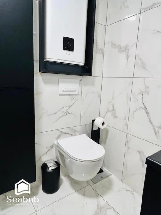 Charming Downtown - AC - WiFi - Private Entrance - 3