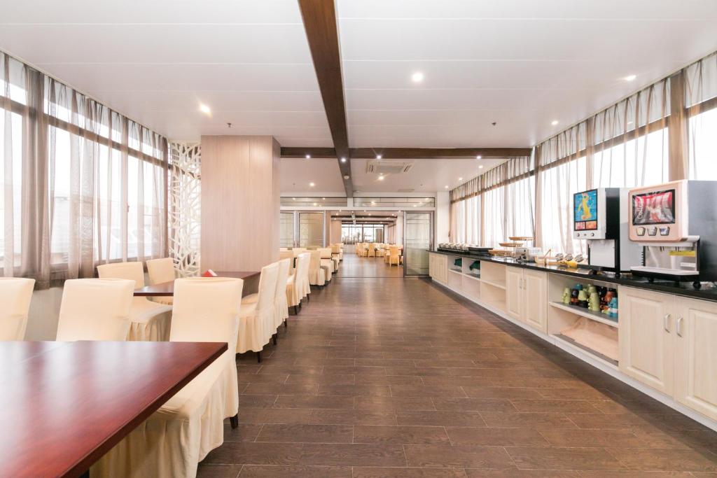スターウェイホテル上海インターナショナルツーリズムリゾートシュープーロード (Starway Hotel Shanghai International Tourism Resort Xiupu Road) レストラン