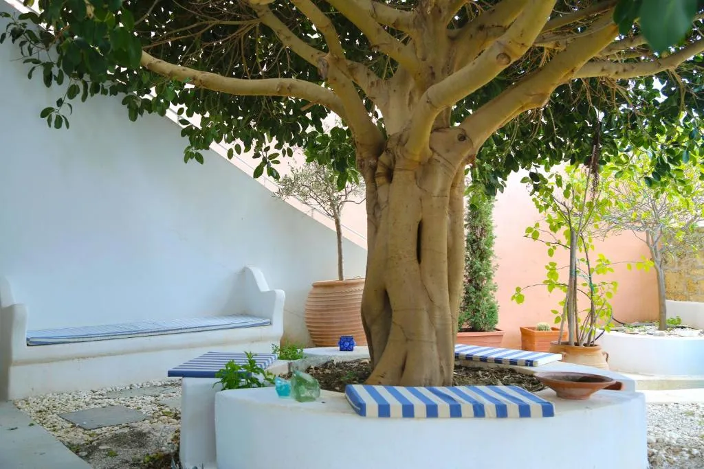 Traditional house in Mitata next to the canyon!, hotel in Kýthira
