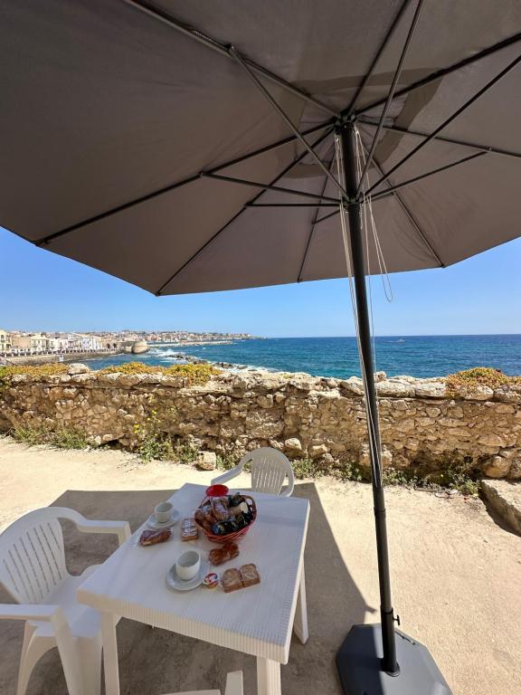 Terrace on the sea, Syrakusy