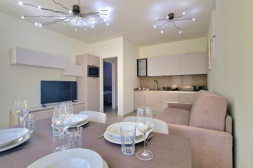 Soleil Apartment - Front Lake - 1