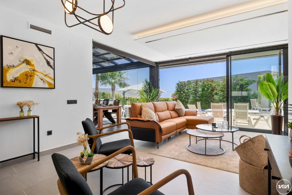 ViVi Homes - Villa Yara Pool, Sauna, Jacuzzi & Cinema - 3