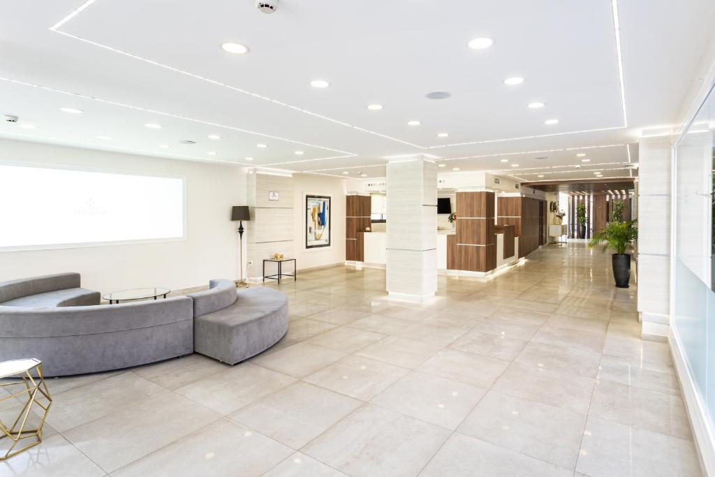 Veramar Aparthotel — Hotel building in Fuengirola, Andalusia