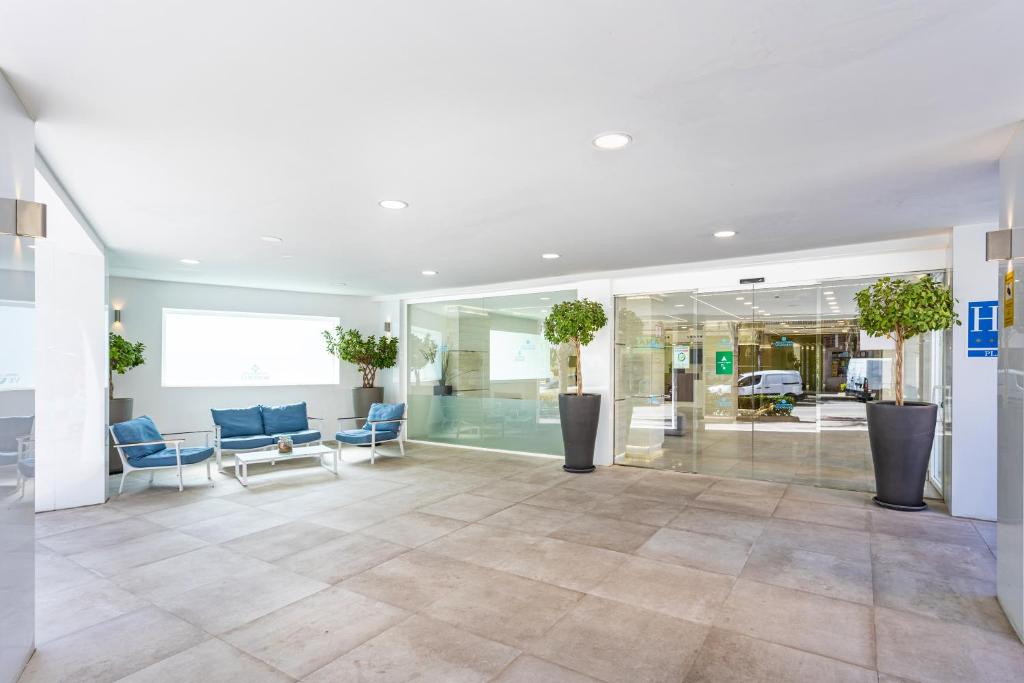 Veramar Aparthotel — Hotel building in Fuengirola, Andalusia
