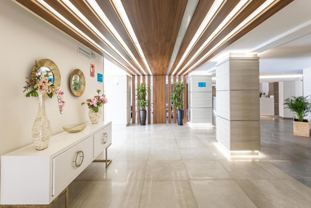 Veramar Aparthotel — Hotel building in Fuengirola, Andalusia